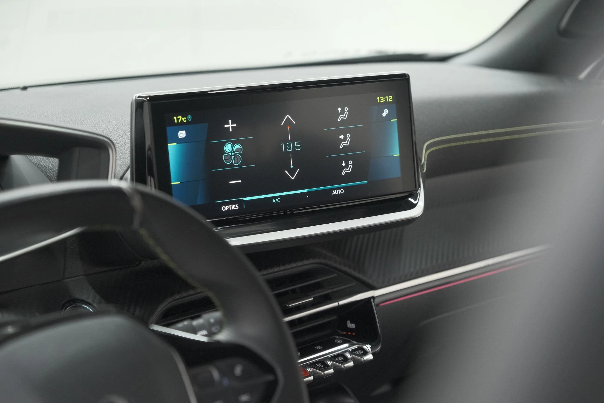 Hoofdafbeelding Peugeot e-2008