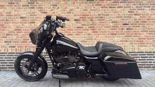 Harley Davidson 103 FLHXS Street Glide Special Streetglide CVO Blackout