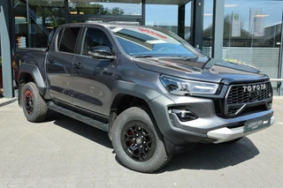 Hoofdafbeelding Toyota Hilux Toyota Hilux 2.8 D-4D DUBBEL CABIN GR SPORT A/T BE TREKKER/OPLEGGER 5 SITZ VAN *BPM VRIJ*
