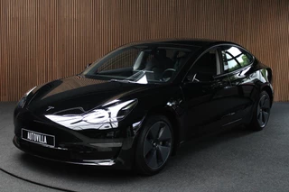 Tesla Model 3 RWD Autopilot ACC Stuurverwarm. PDC Leer Navi Panoramadak 360° Elektr. achterklep Stoelverwarming voor & achter Climate voor & achter LM velgen BTW auto! Nieuw!