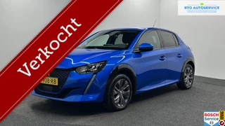 Hoofdafbeelding Peugeot e-208 Peugeot e-208 EV Allure 50 kWh SOH 90% 3 Fase CAMERA CARPLAY NAVI LM CRUISE.