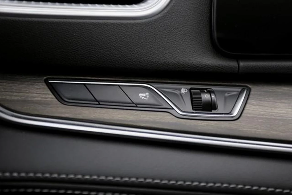 Hoofdafbeelding DFSK E5 PHEV