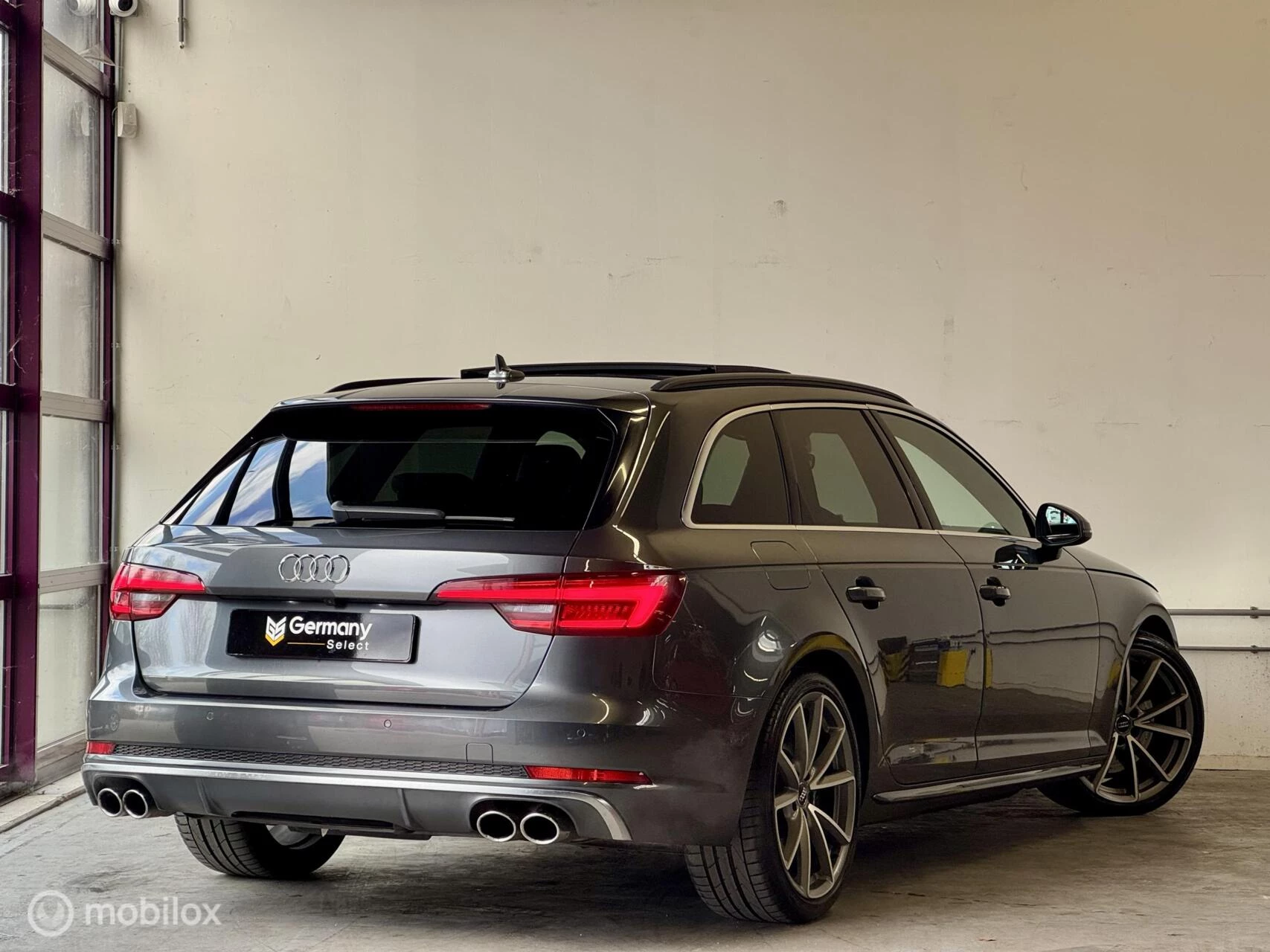 Hoofdafbeelding Audi S4