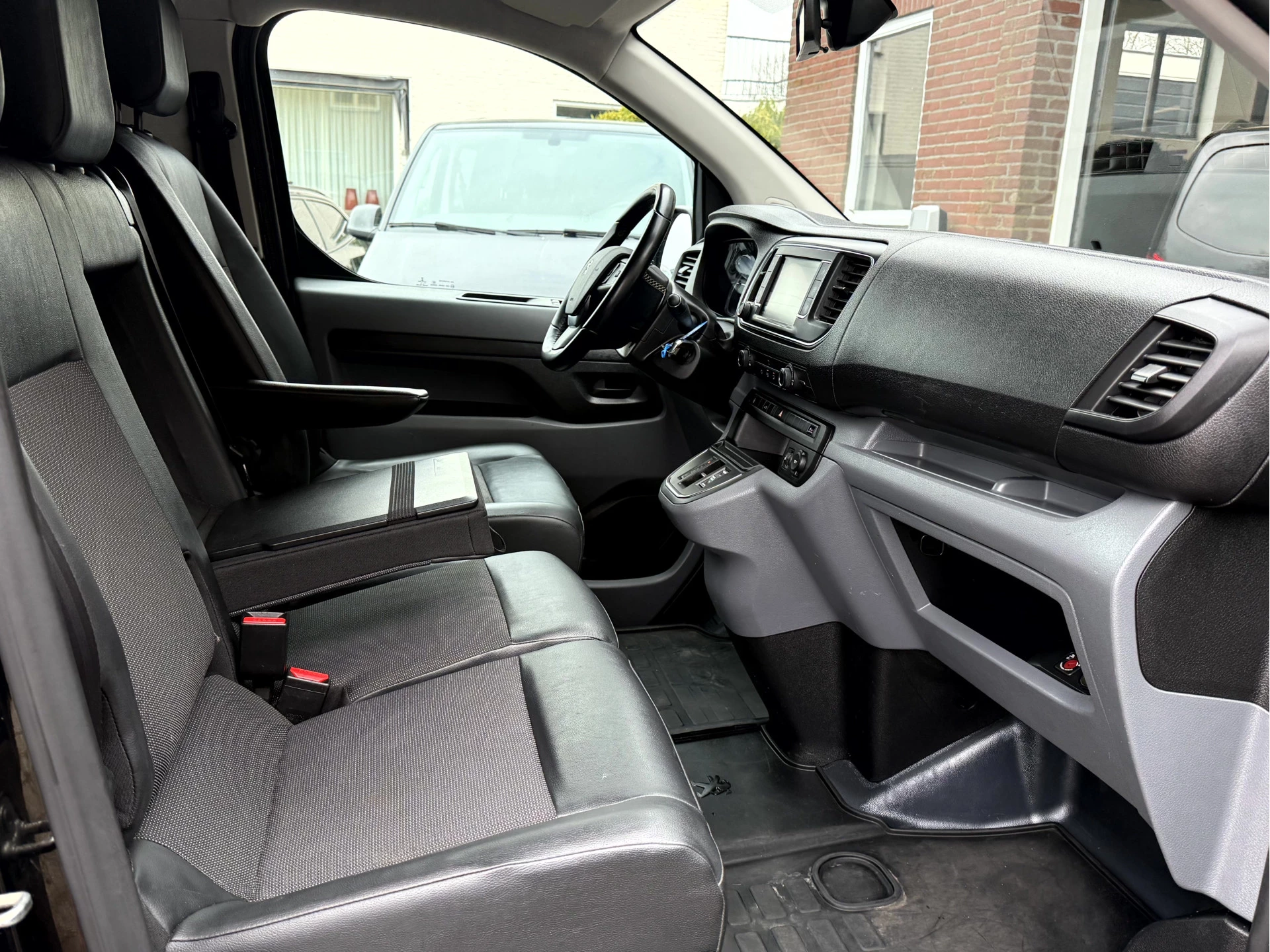 Hoofdafbeelding Peugeot e-Expert