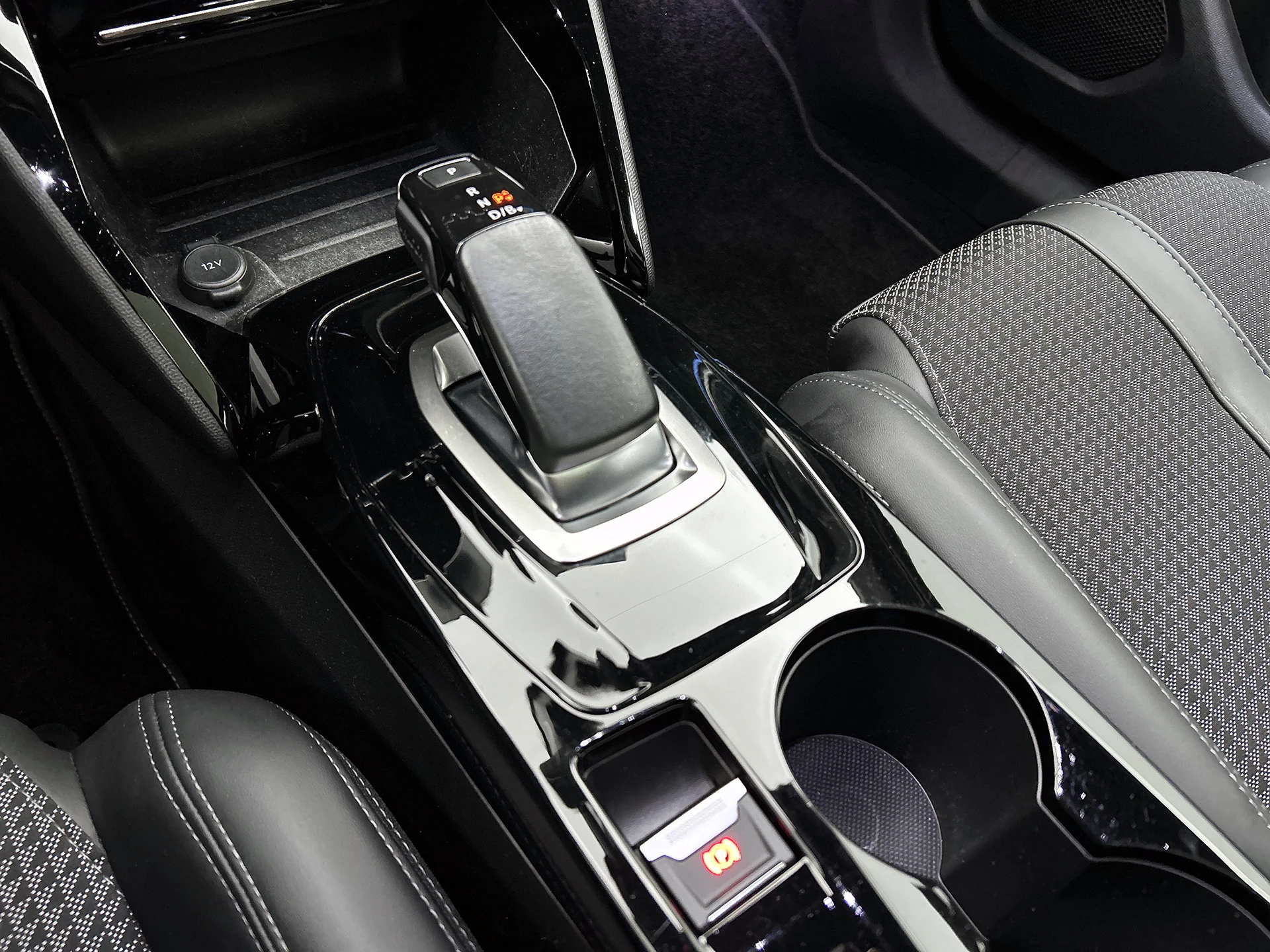 Hoofdafbeelding Peugeot e-2008