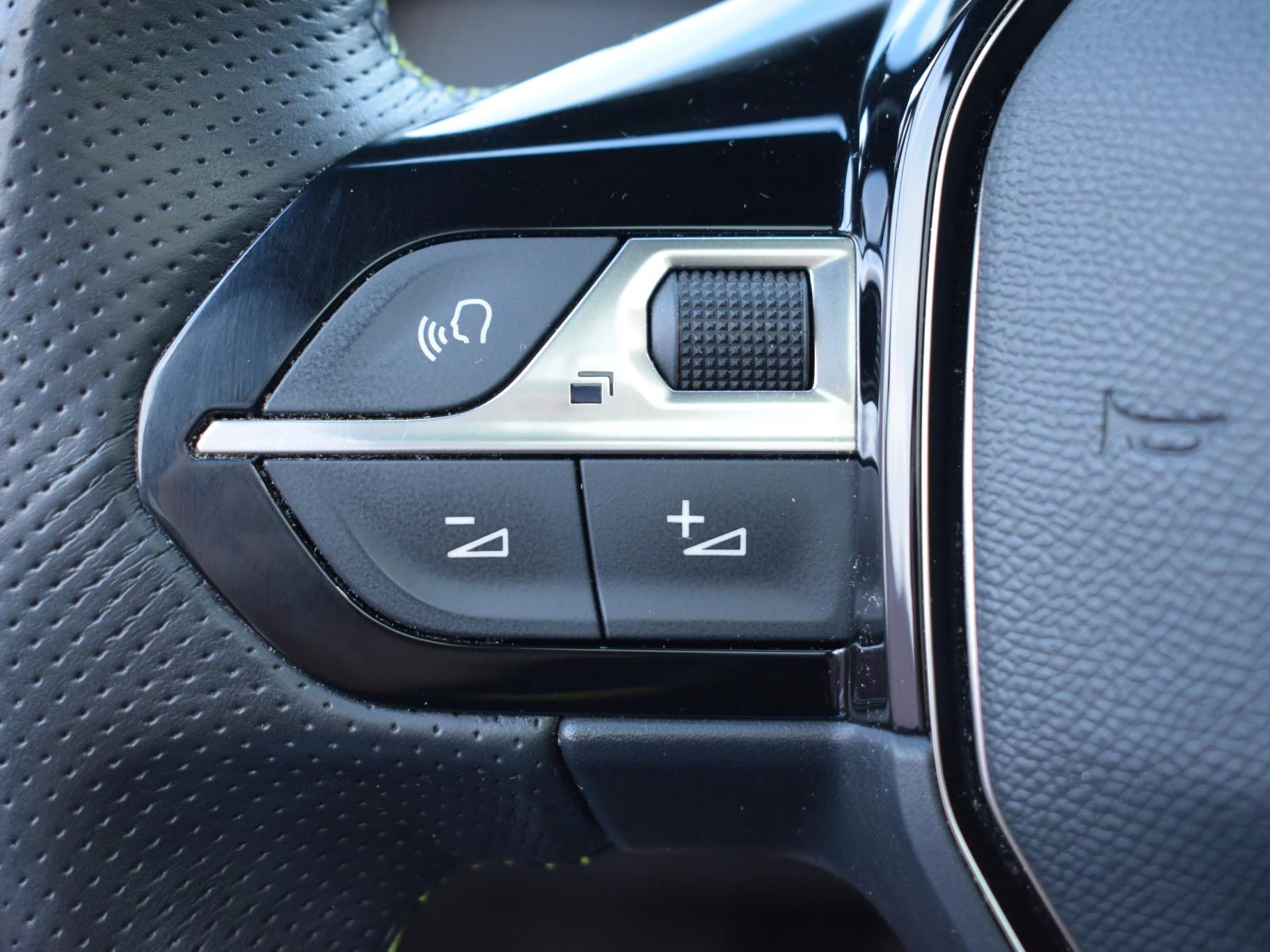 Hoofdafbeelding Peugeot e-208