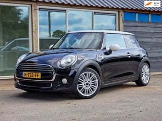 Mini Cooper 1.5 Cooper Chili (Panodak / Half leder / Climate / Cruise / 17 Inch / Navi / PDC)