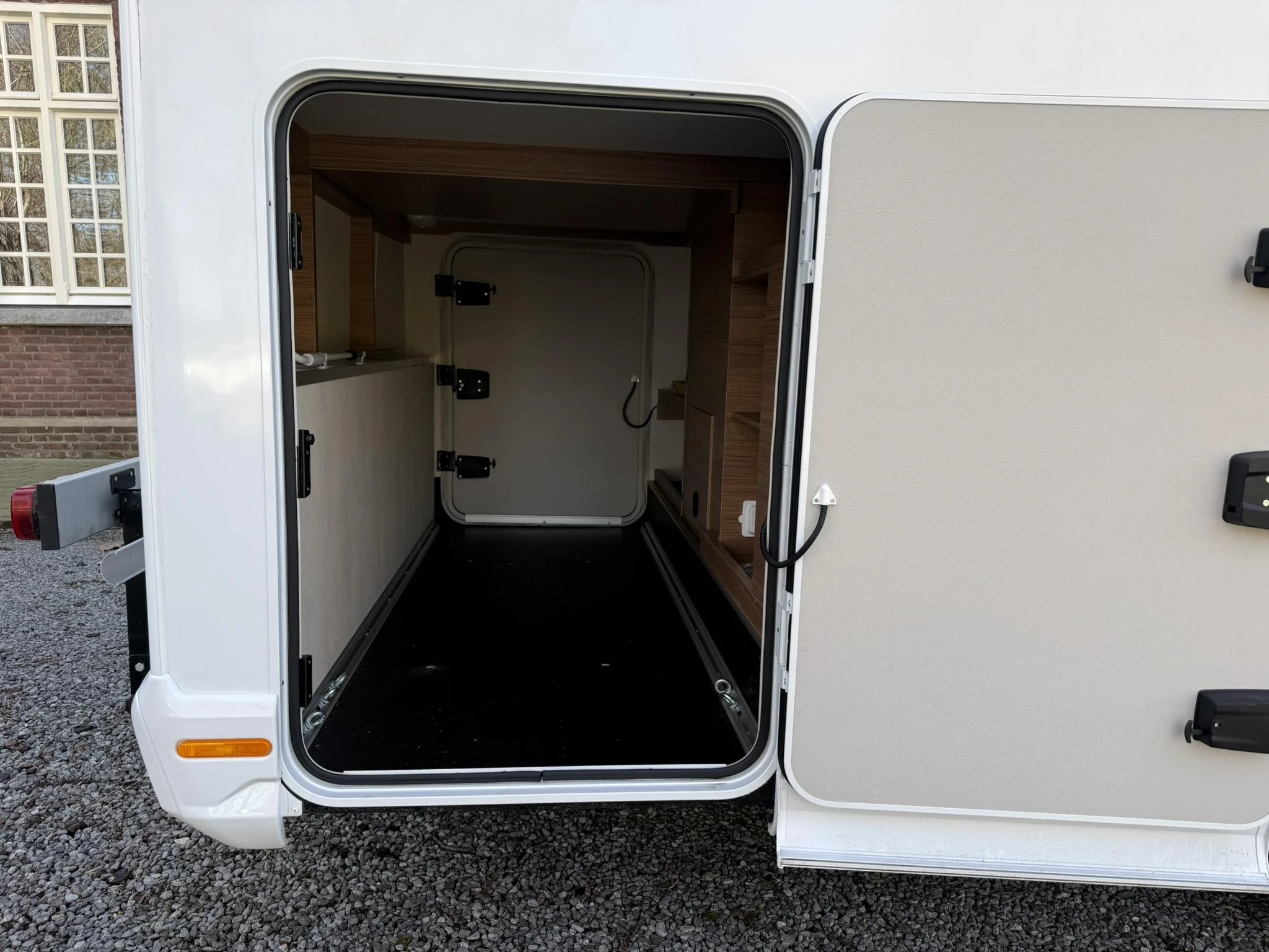 Hoofdafbeelding Knaus R12 700 MEG Live 3300Km. Nieuwstaat, zeer compleet