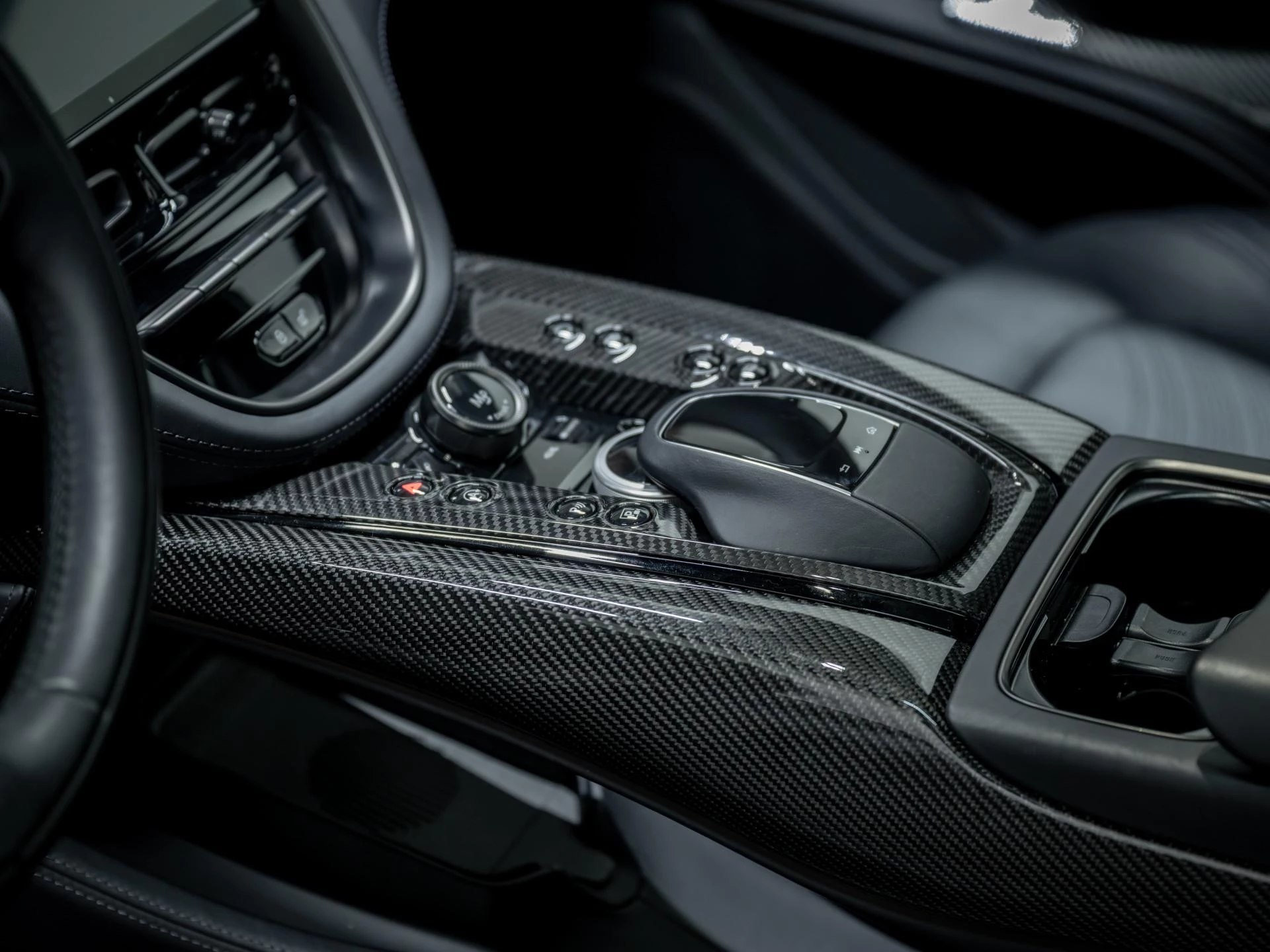 Hoofdafbeelding Aston Martin DBX