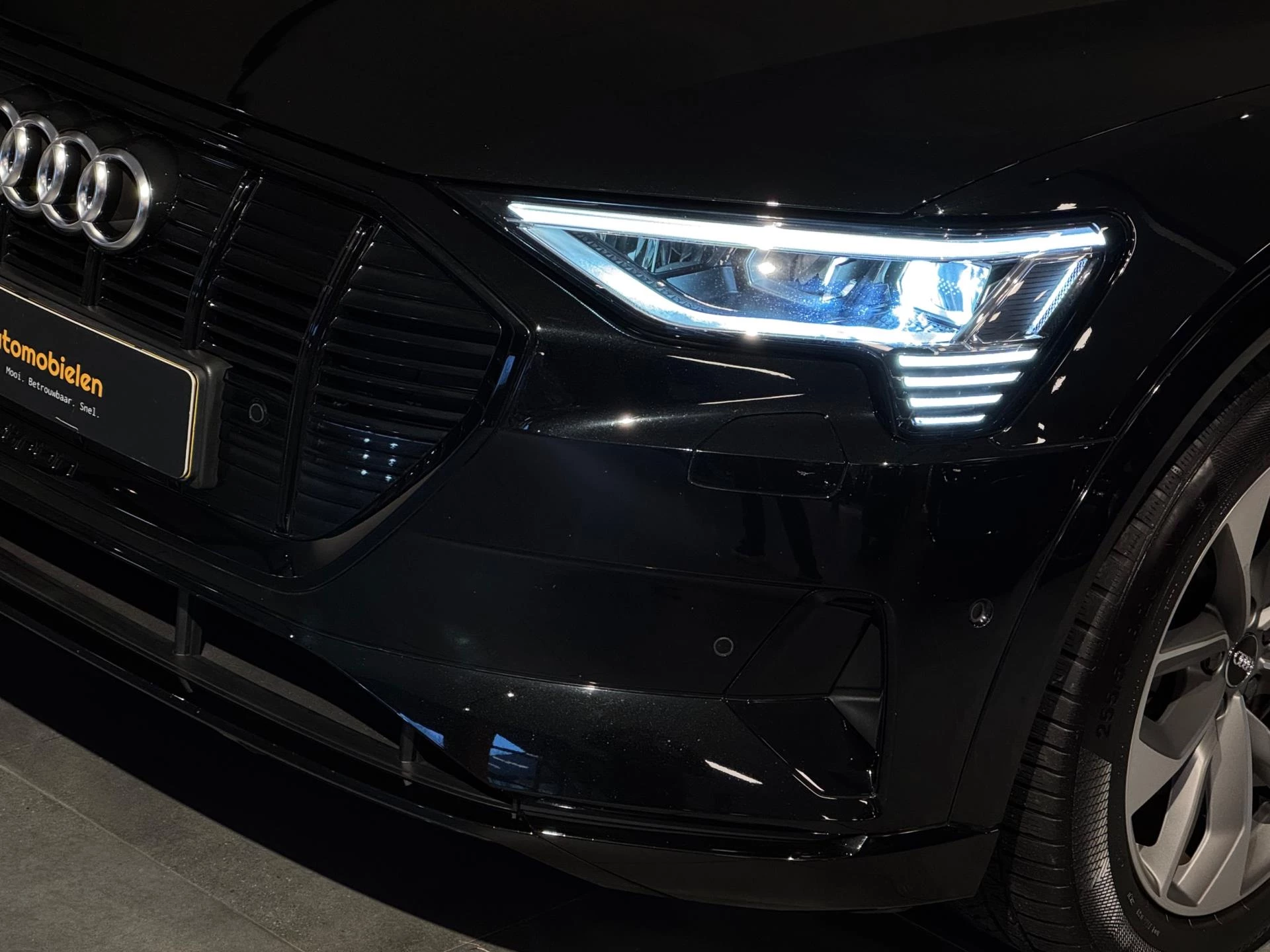Hoofdafbeelding Audi e-tron