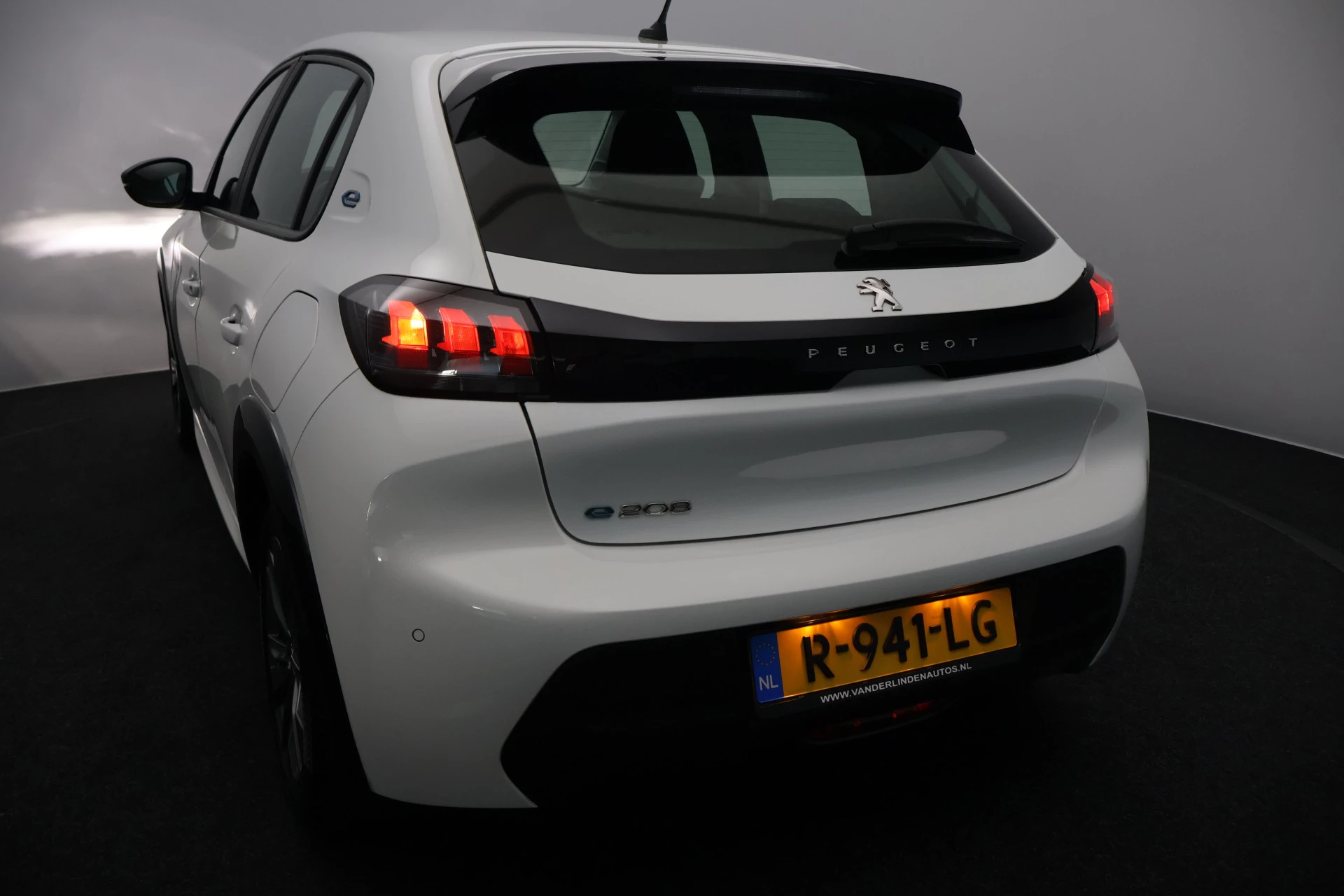 Hoofdafbeelding Peugeot e-208