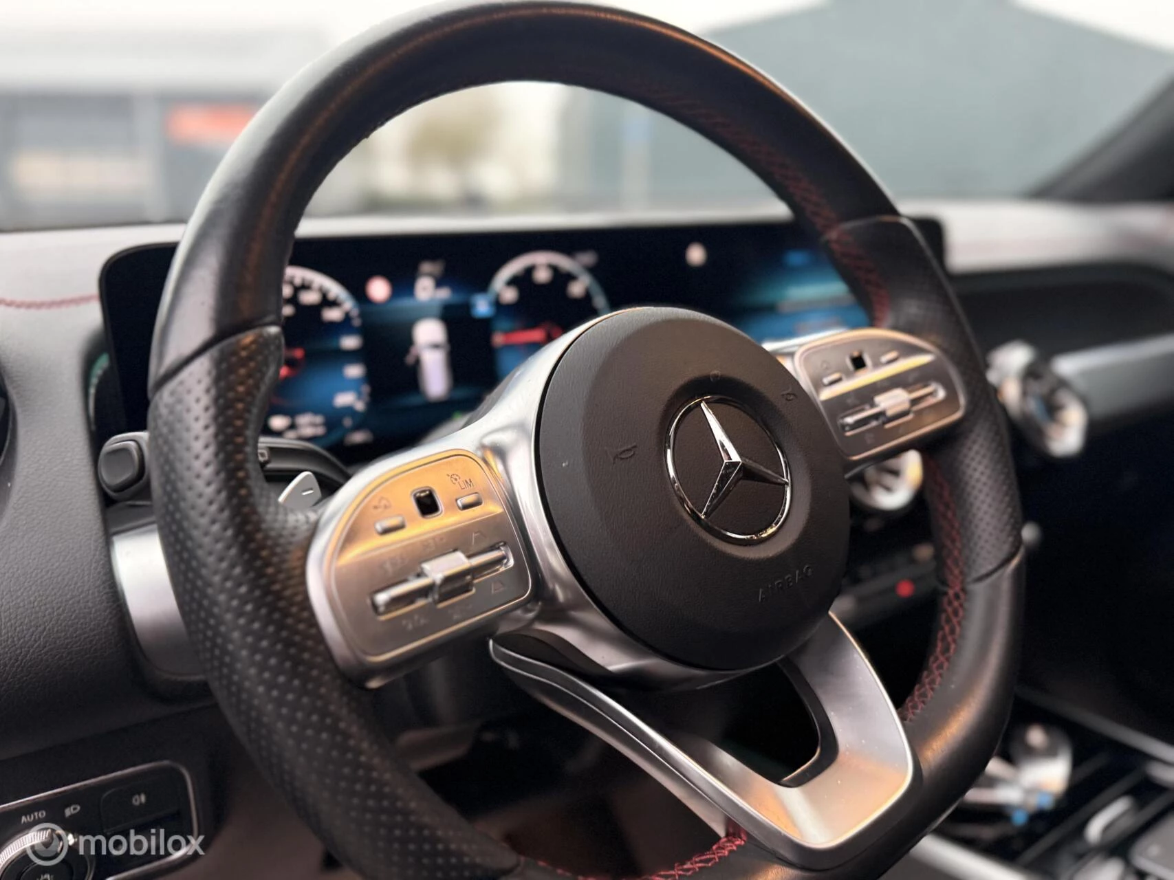 Hoofdafbeelding Mercedes-Benz EQB