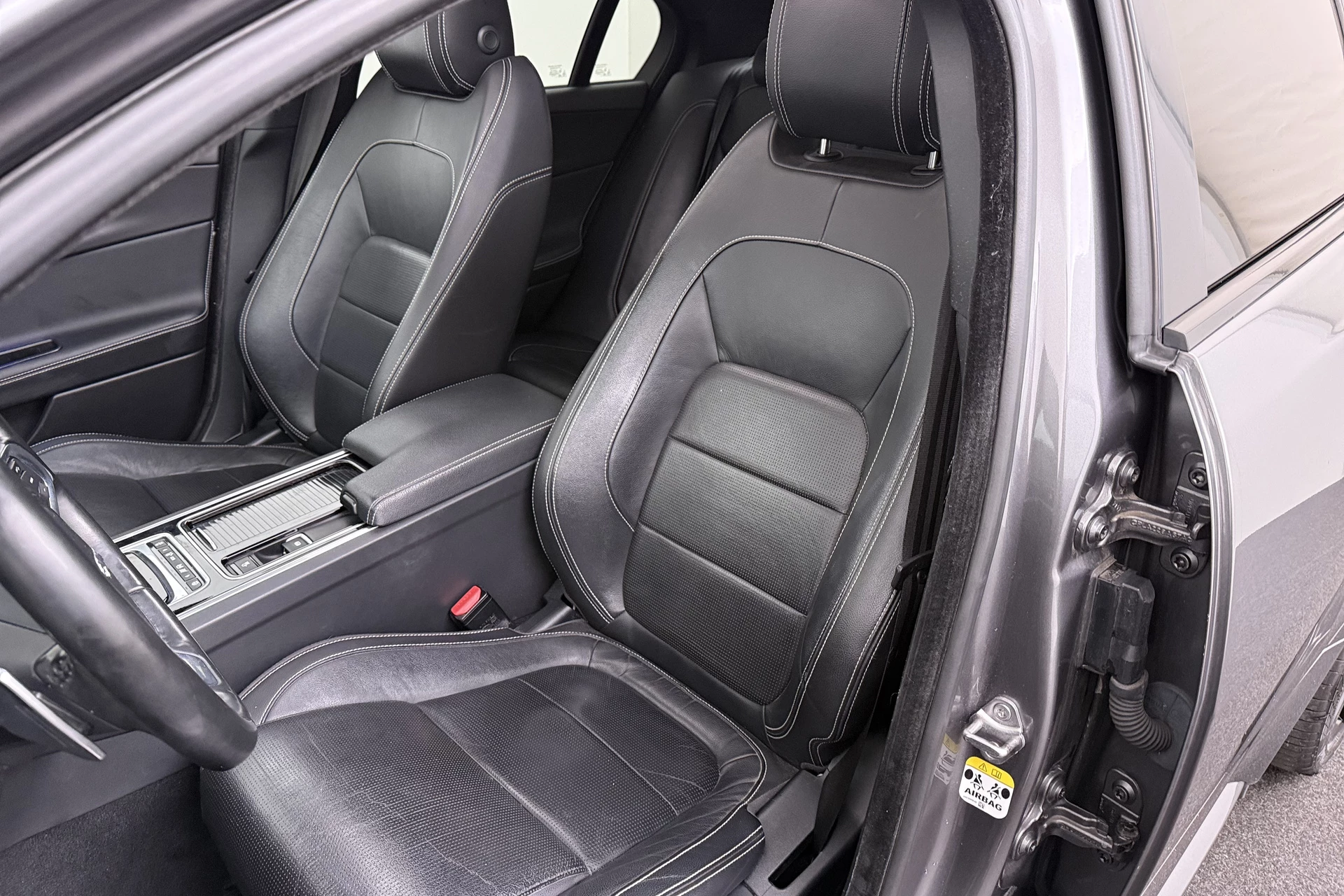 Hoofdafbeelding Jaguar XE