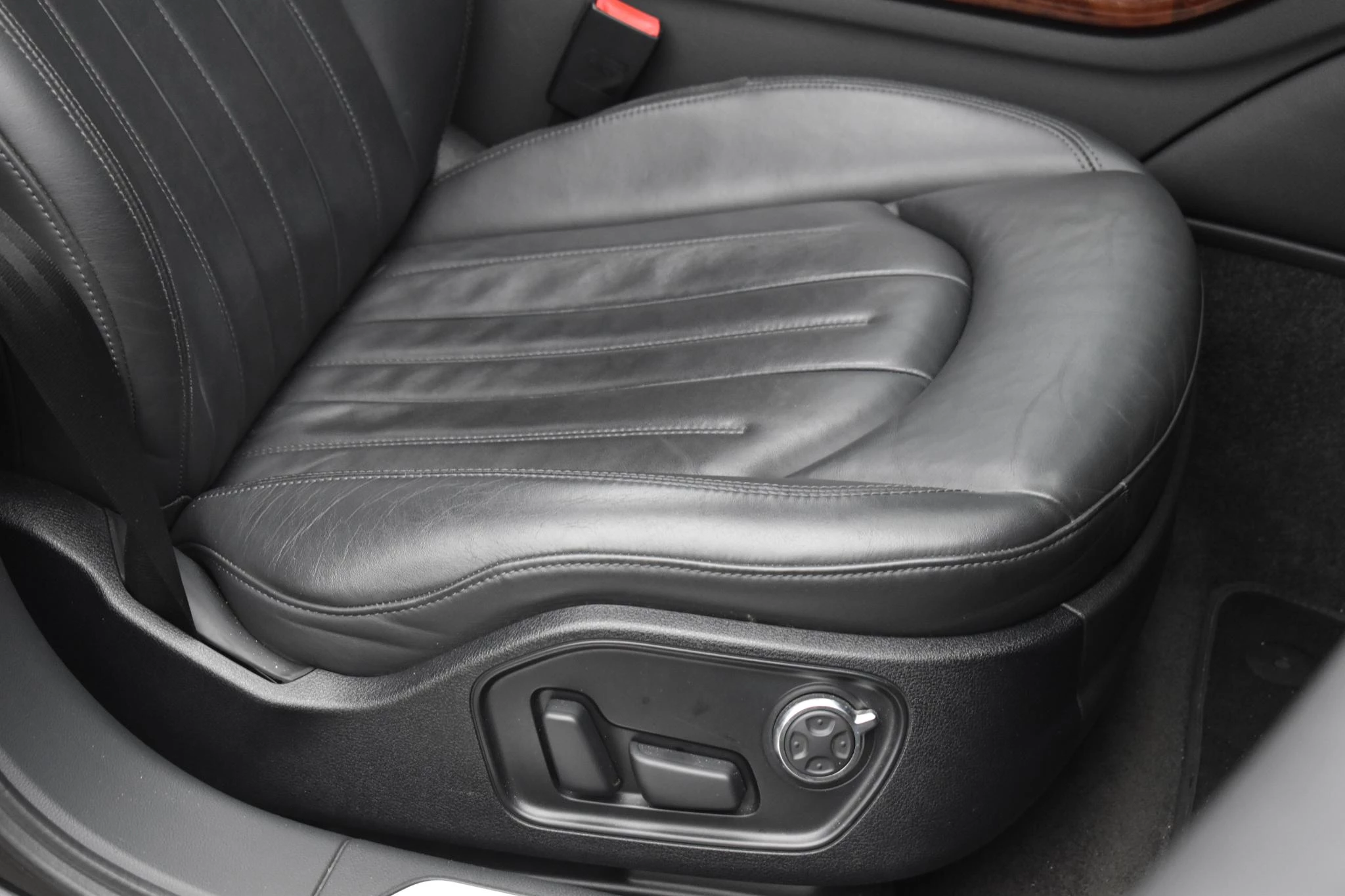 Hoofdafbeelding Audi A8