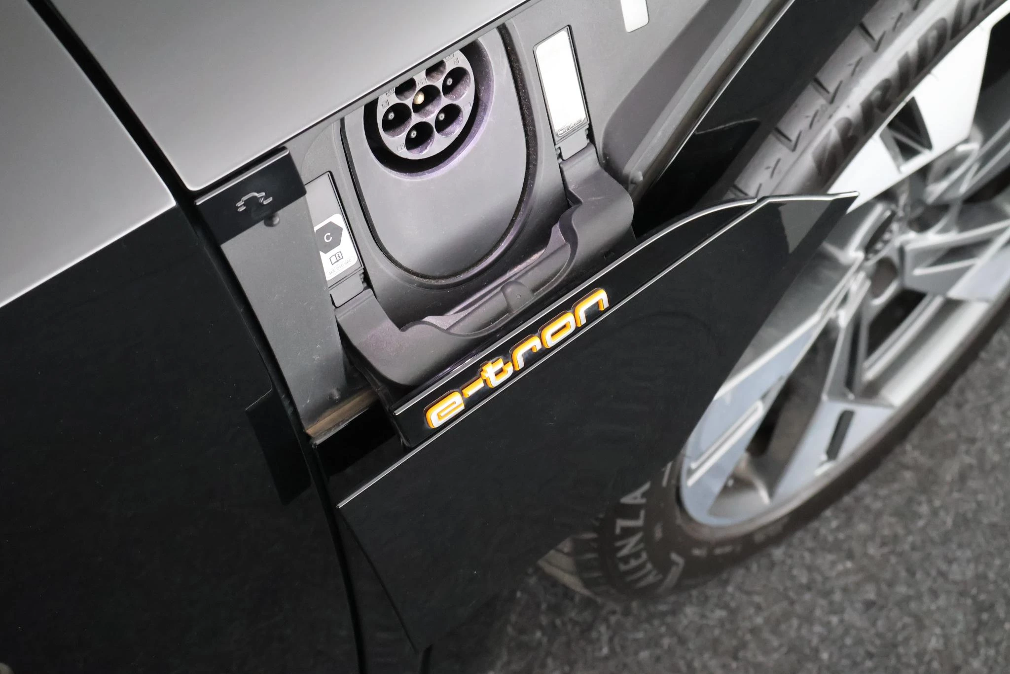 Hoofdafbeelding Audi e-tron