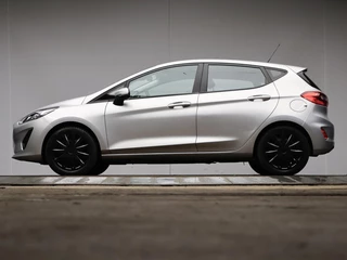 Hoofdafbeelding Ford Fiesta Ford Fiesta 1.1 Sport (APPLE CARPLAY,NAVI,CRUISE,LANE ASSIST,ELEKTRISCH PAKKET,SPORTSTOELEN,NETTE STAAT)