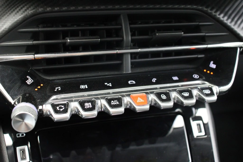 Hoofdafbeelding Peugeot e-2008