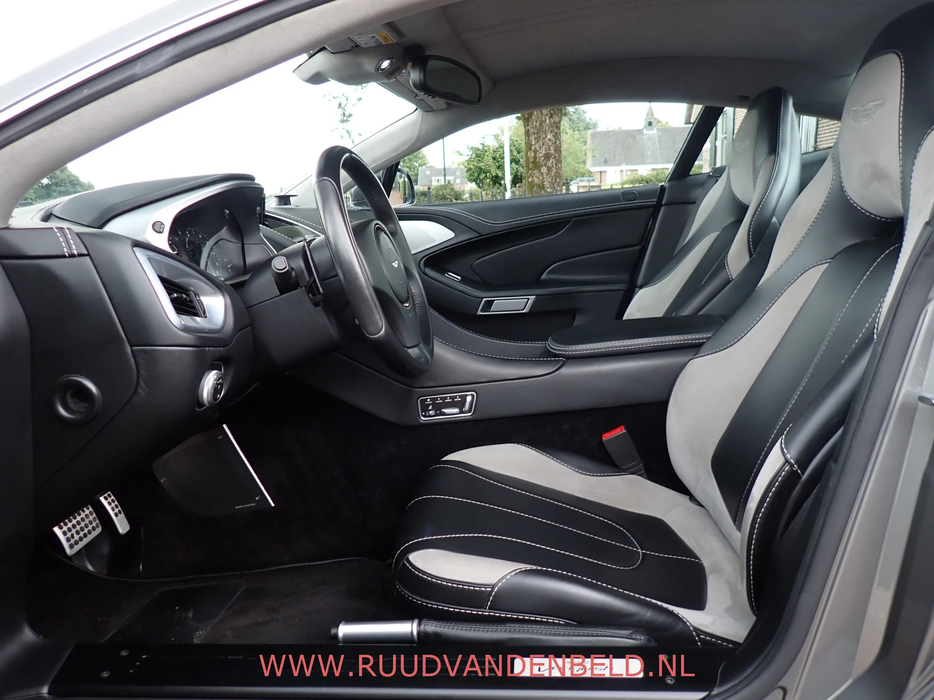Hoofdafbeelding Aston Martin V12 Vanquish