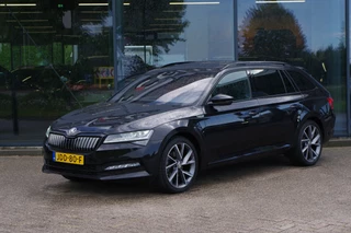 Hoofdafbeelding Škoda Superb Škoda Superb Combi 1.4 TSI iV Sportline BNS 218 PK PHEV, Panoramadak, Trekhaak, DCC, 360 Camera, Canton Sound, 4 x Stoelverwarming