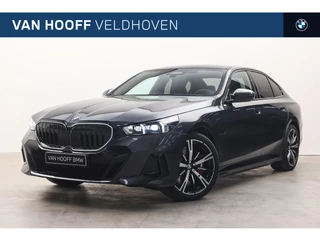 Hoofdafbeelding BMW 5 Serie BMW 5 Serie 550e xDrive M Sport Automaat / Panoramadak / Bowers & Wilkins / M Multifunctionele Stoelen / Parking Assistant Plus / Adaptieve LED / Comfort Access