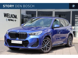 BMW iX1 xDrive30 M Sport / Panoramadak / Trekhaak / Sportstoelen / Achteruitrijcamera / M Adaptief onderstel / Parking Assistant / Stoelverwarming