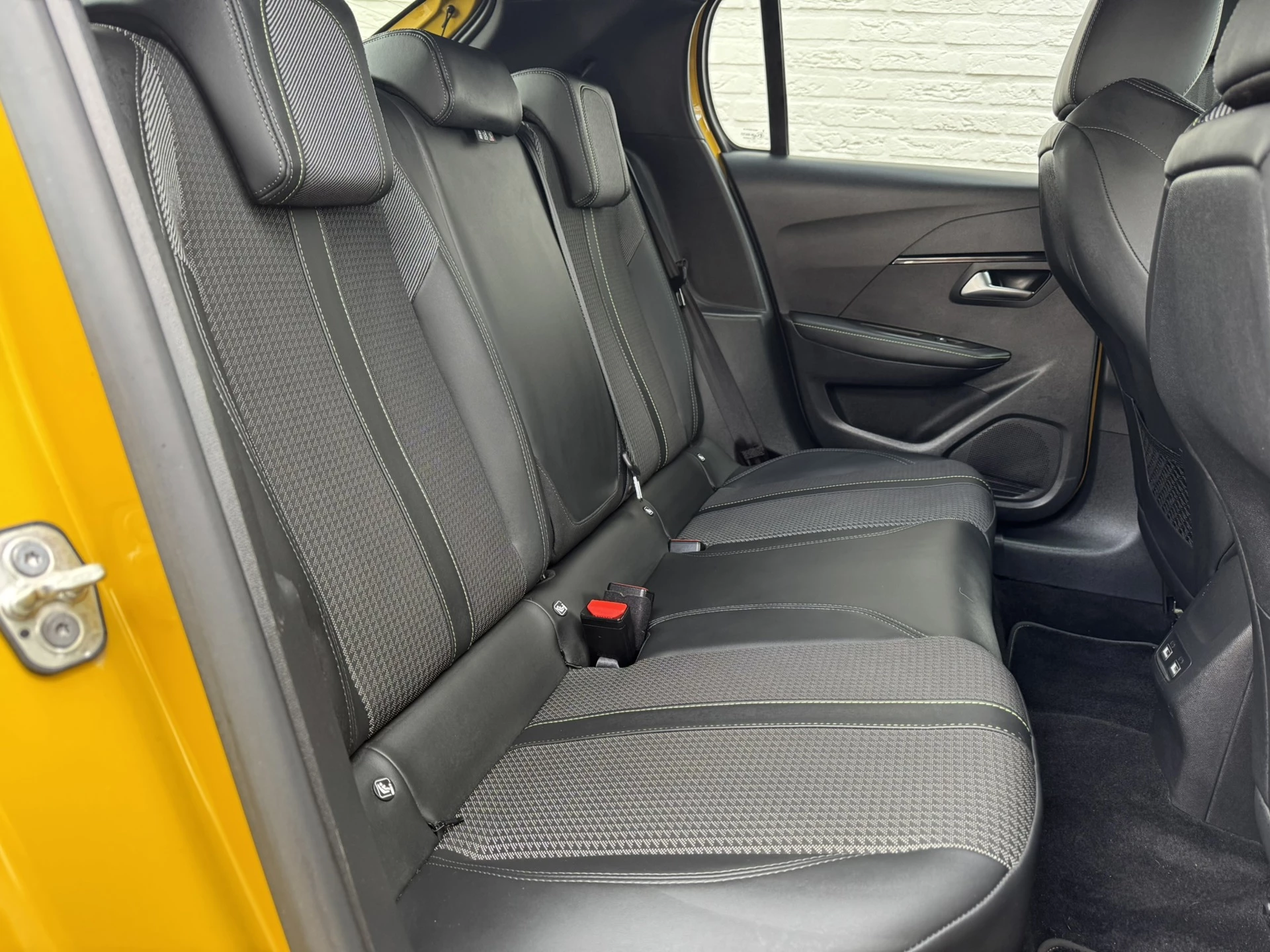Hoofdafbeelding Peugeot e-208