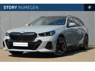 BMW 5 Serie Touring 530e M Sport Automaat / Panoramadak / Trekhaak / Stoelventilatie / Stoelverwarming / Adaptieve LED / Parking Assistant Plus / Harman-Kardon / Live Cockpit Professional