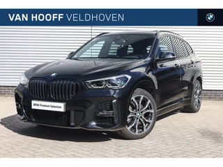 BMW X1 xDrive25e High Executive M Sport Automaat / Panoramadak / Trekhaak / Sportstoelen / Achteruitrijcamera / Adaptieve LED / Active Cruise Control / Apple CarPlay