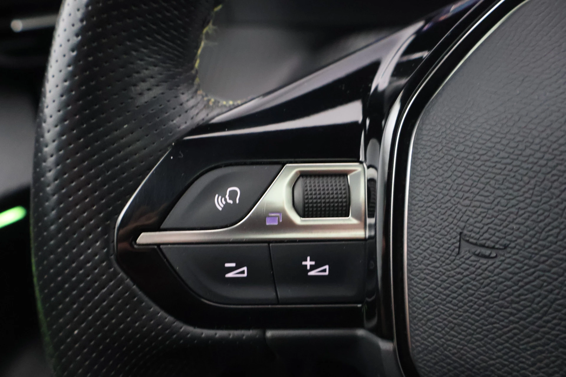 Hoofdafbeelding Peugeot e-2008