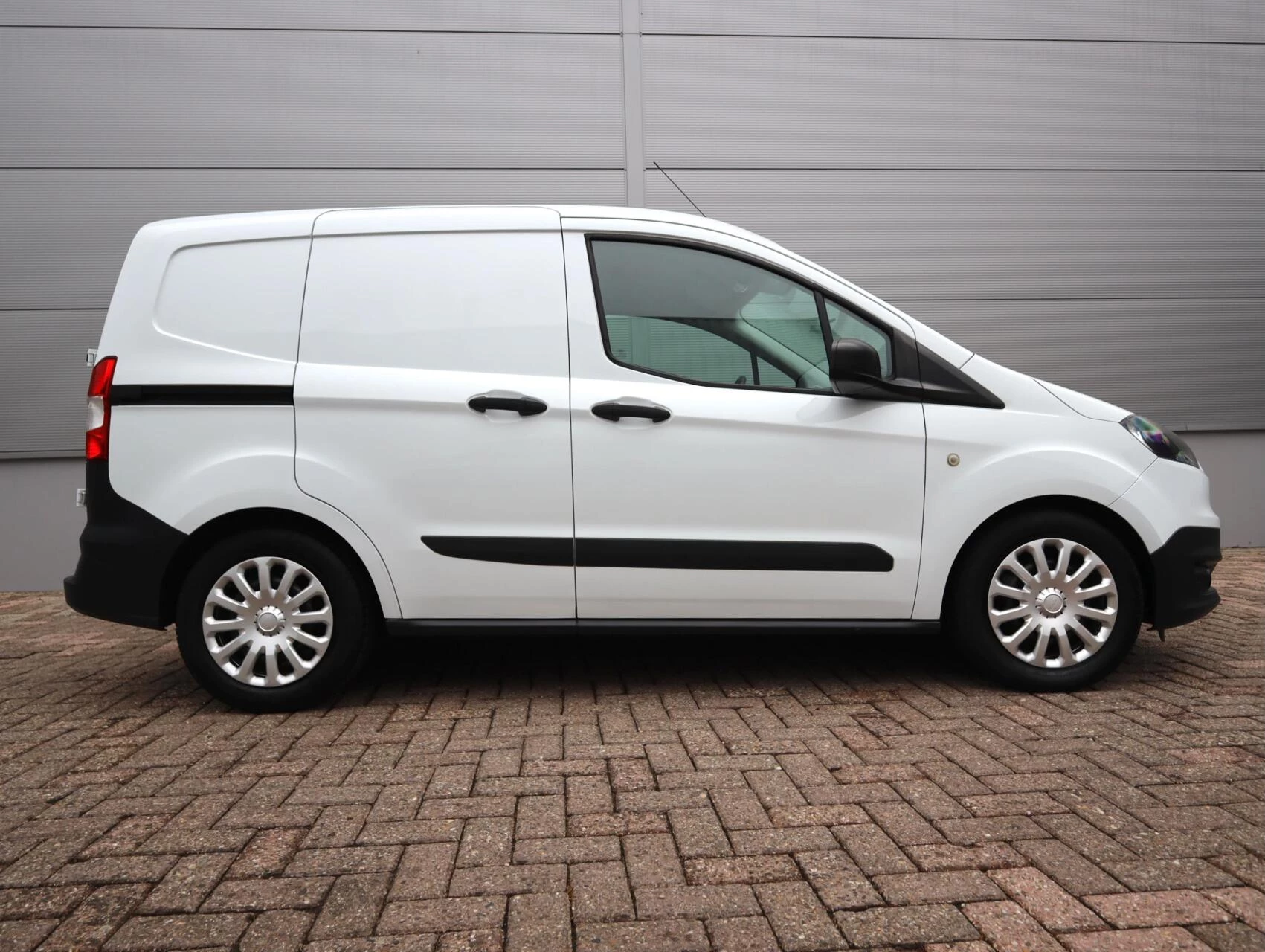 Hoofdafbeelding Ford Transit Courier