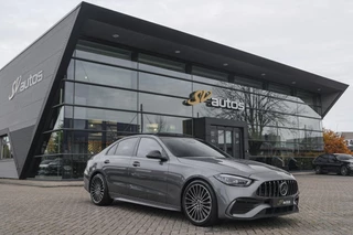 Hoofdafbeelding Mercedes-Benz C-Klasse Mercedes-Benz C-klasse C300 AMG 258pk Panoramadak Burmester 3d Digital light Distronic+ Stuurassistent 360 camera 19" LMV