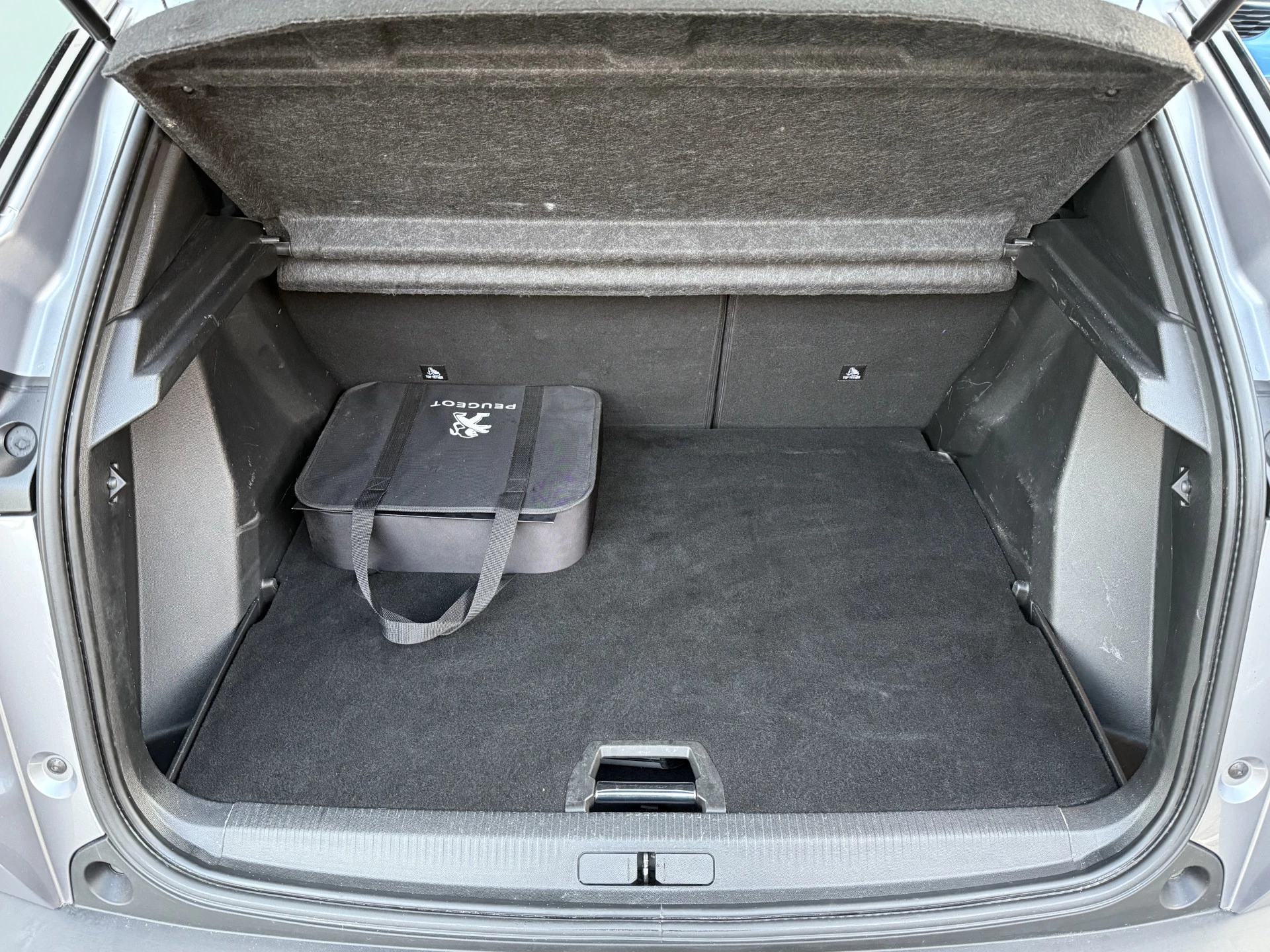 Hoofdafbeelding Peugeot e-2008