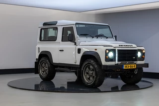 Land Rover Defender 2.2 D SW 90" SE