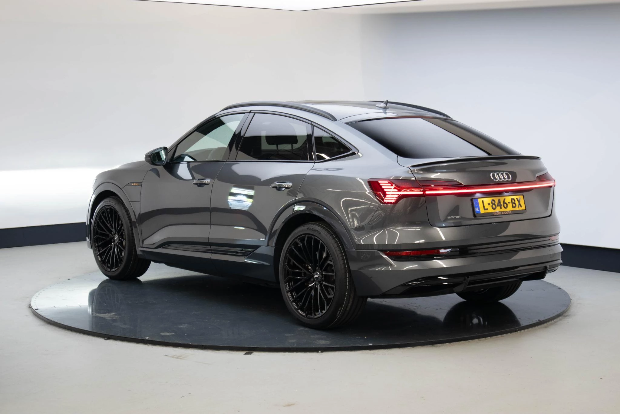 Hoofdafbeelding Audi e-tron