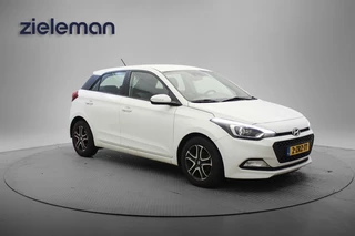 Hoofdafbeelding Hyundai i20 Hyundai i20 1.2 HP i-Motion 5 Deurs - Airco, Cruise