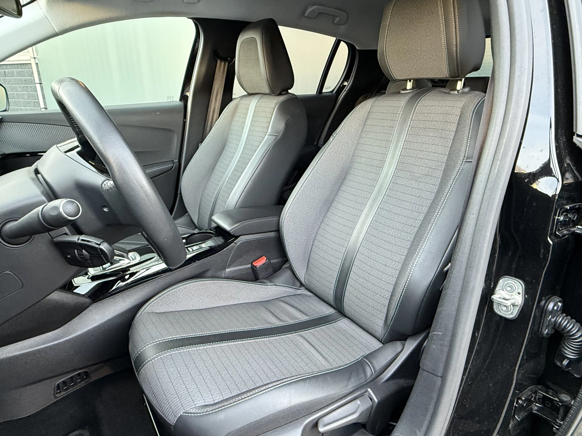 Hoofdafbeelding Peugeot e-208