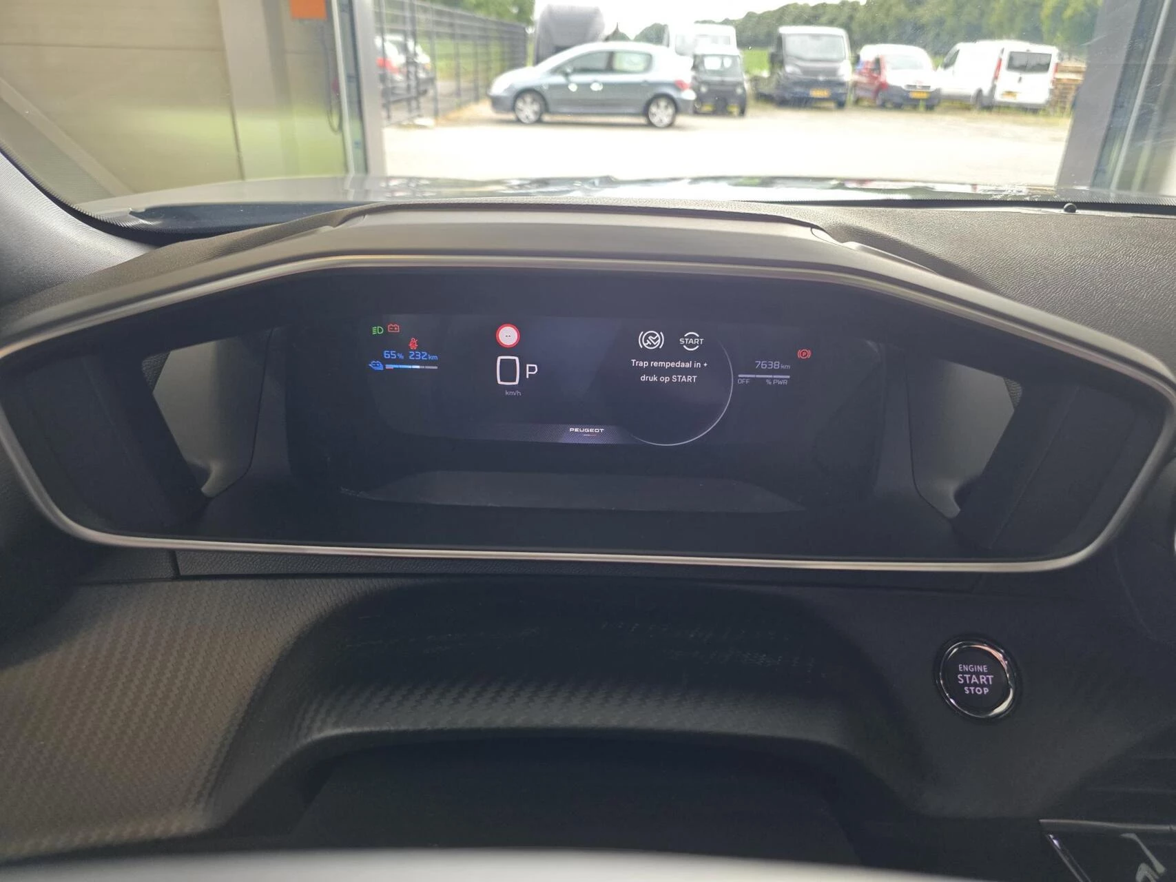 Hoofdafbeelding Peugeot e-2008