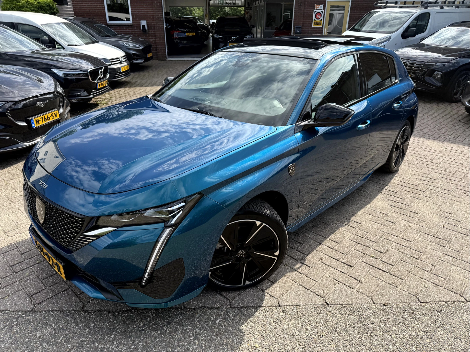 Hoofdafbeelding Peugeot e-308