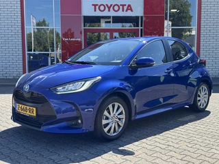 Toyota Yaris 1.5 HYBRID DYNAMIC STOEL/STUURVERW LED KEYLESS PARK-CAMERA APPLE/ANDROID 16" LM-VELGEN PARK-SENSOREN
