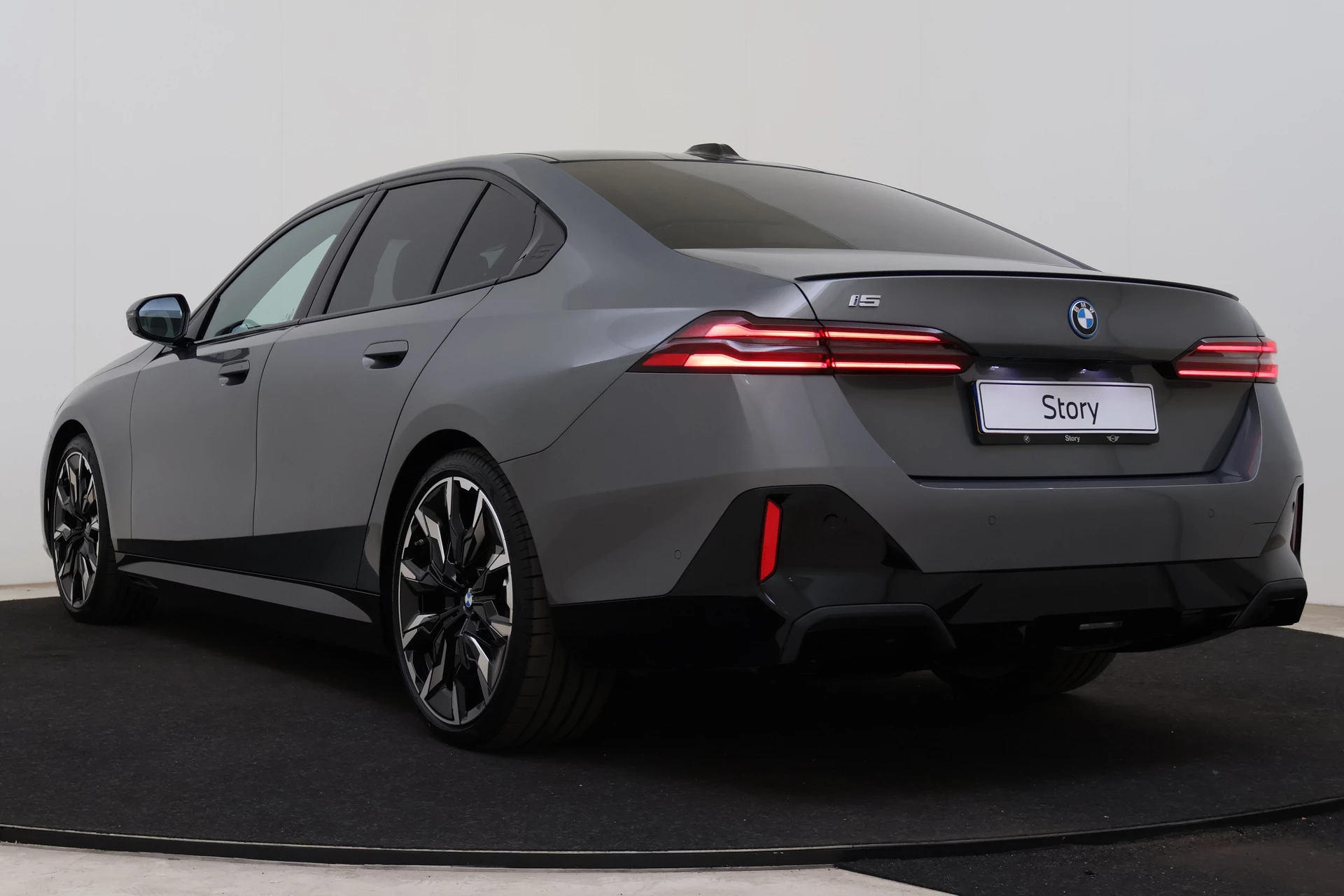 Hoofdafbeelding BMW i5