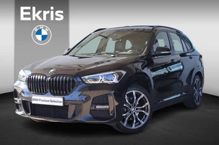 BMW X1 sDrive18i handgeschakeld | M Sport | Glazen Panoramadak | 19" M Dubbelspaak | Camera | Parkeersensoren voor en achter | Climate Control | Head-Up Display | Navigatiesysteem Plus | PS