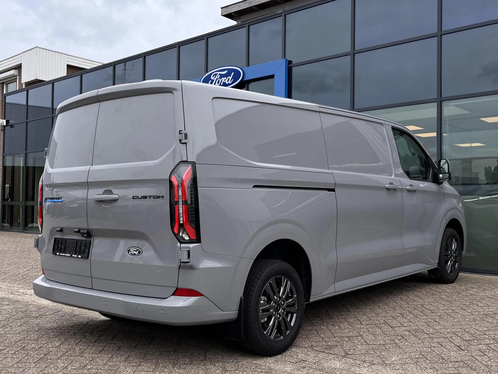 Hoofdafbeelding Ford E-Transit Custom