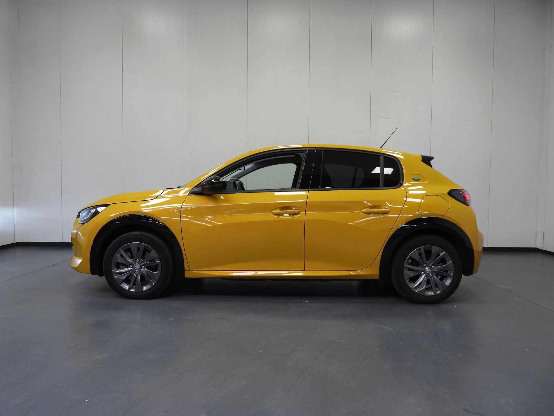 Hoofdafbeelding Peugeot e-208