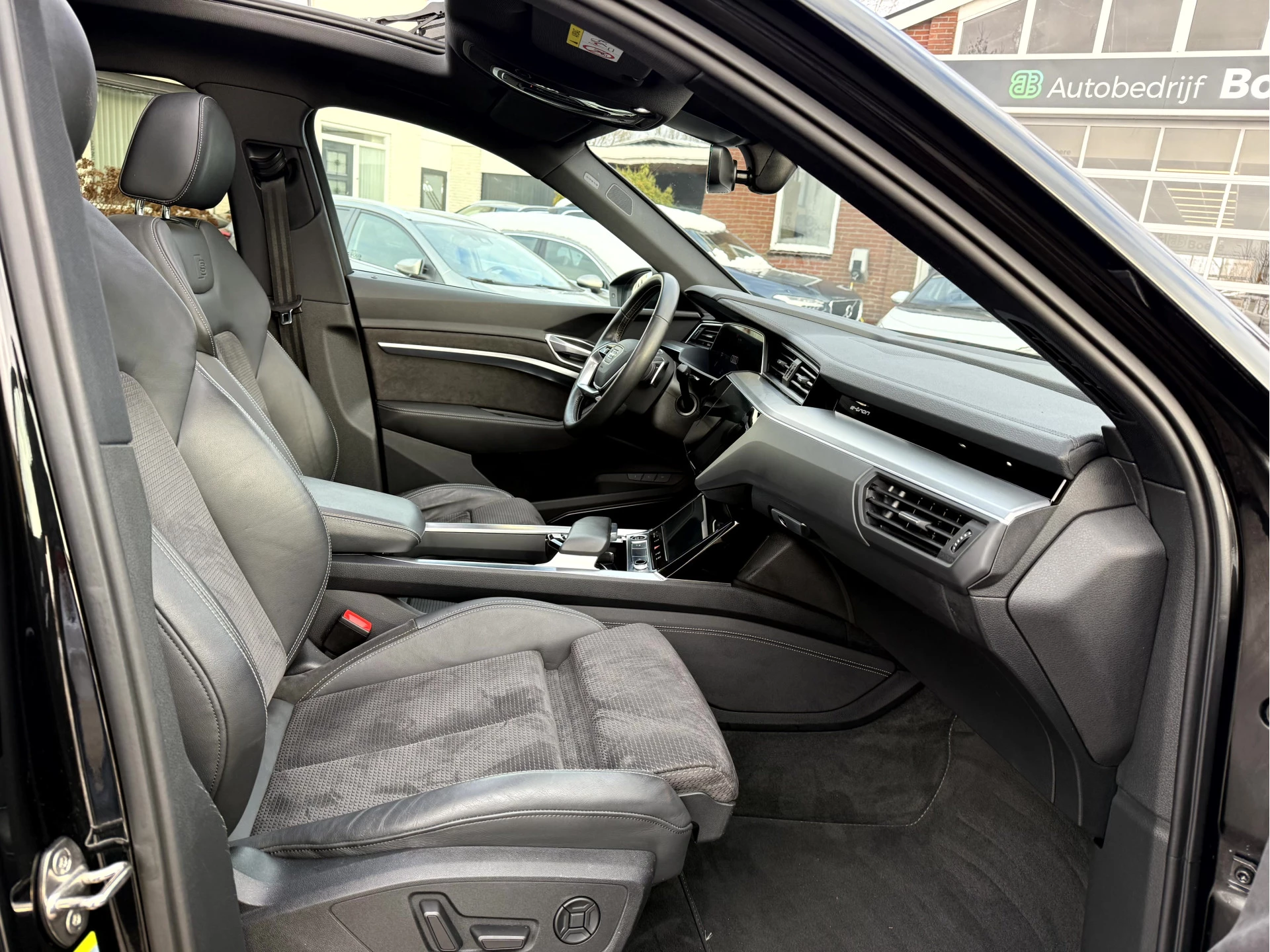 Hoofdafbeelding Audi e-tron