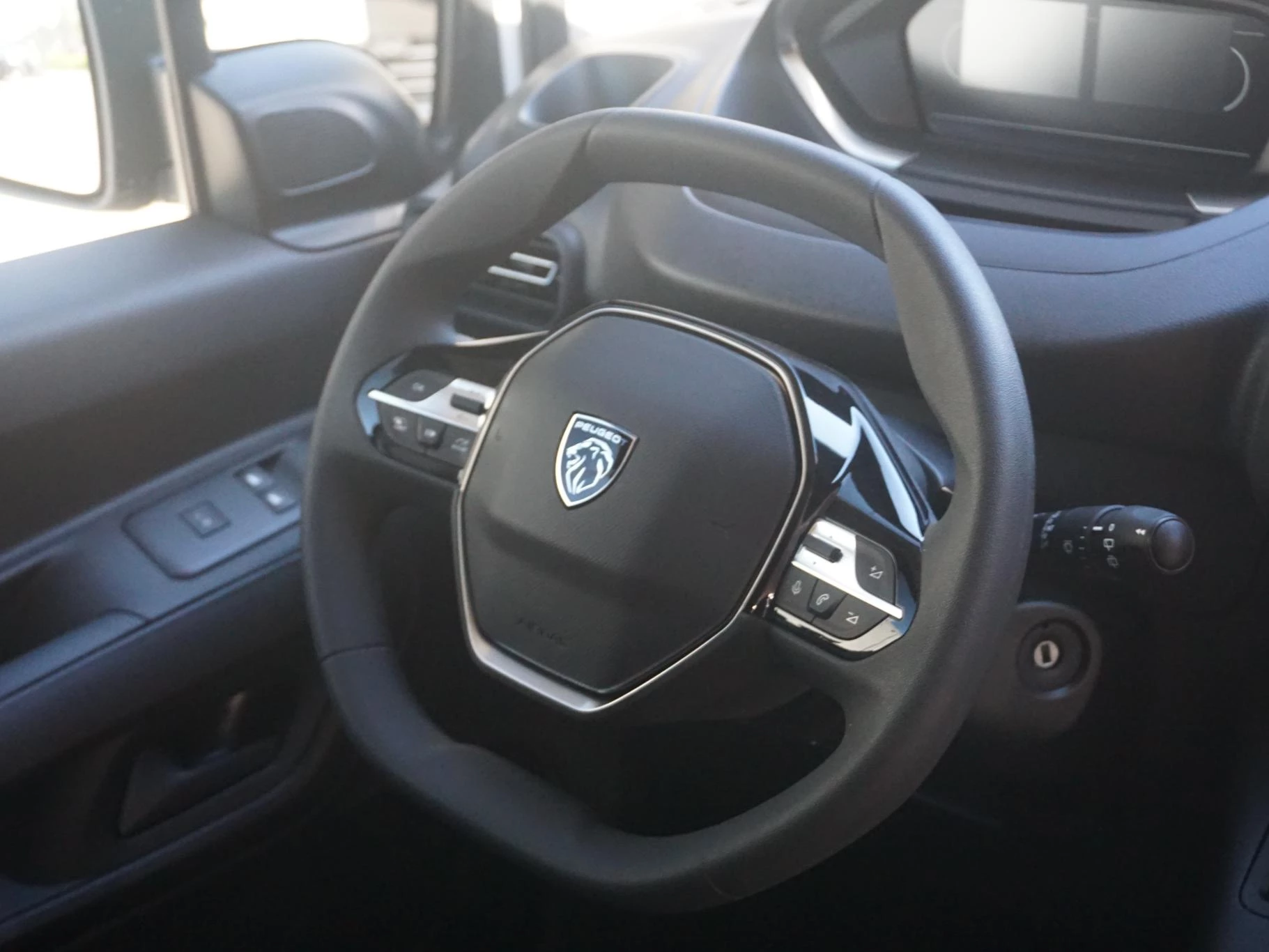 Hoofdafbeelding Peugeot e-Partner