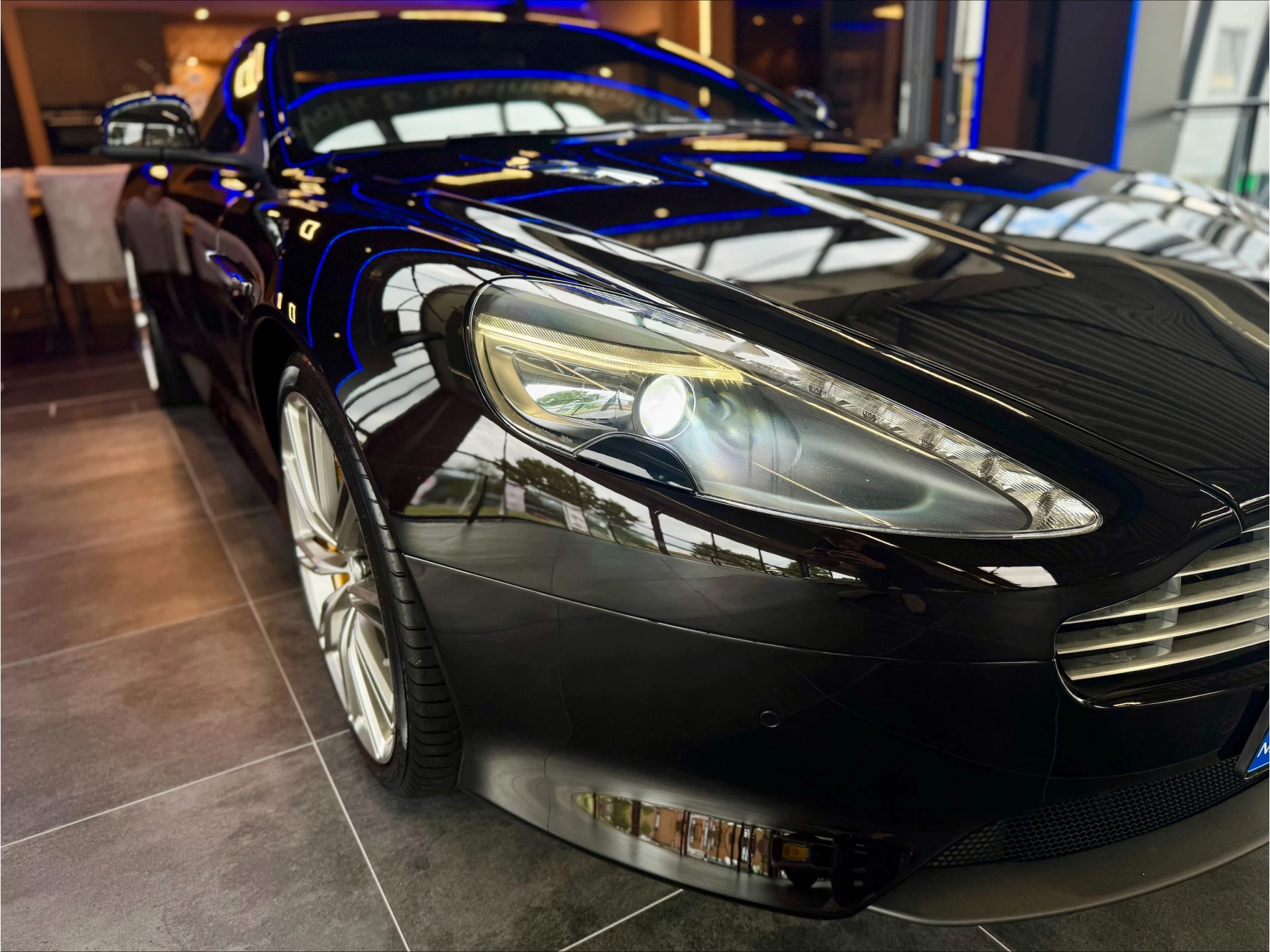 Hoofdafbeelding Aston Martin V12 Virage