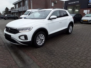 Hoofdafbeelding Volkswagen T-Roc Volkswagen T-Roc 1.O TSI LIFE / NAVI / VIRTUEL COCKPIT / NW. MODEL