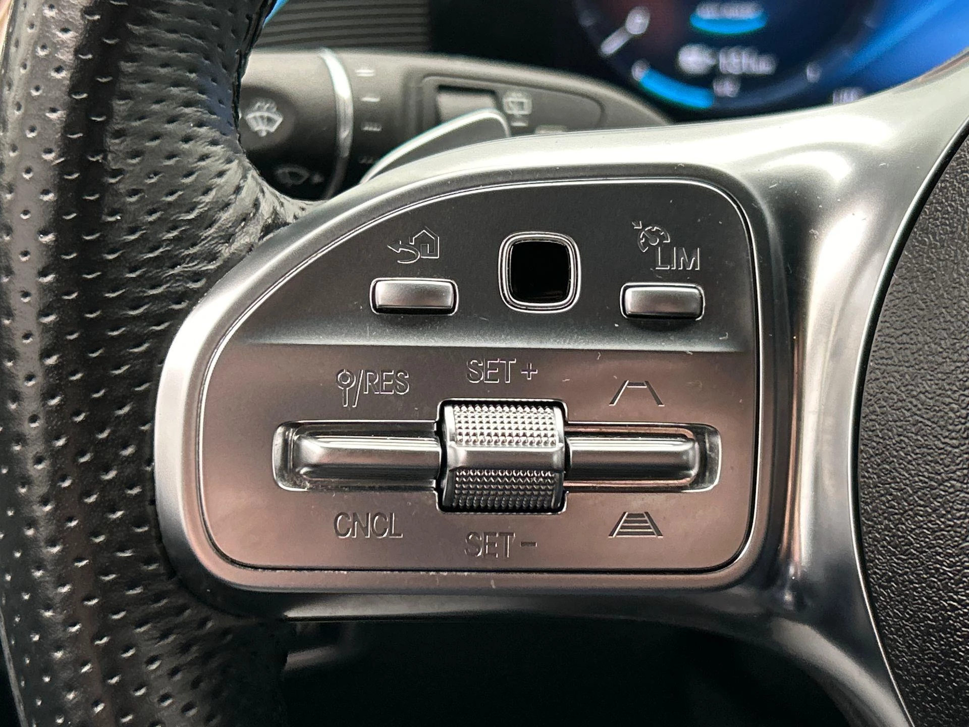 Hoofdafbeelding Mercedes-Benz EQC