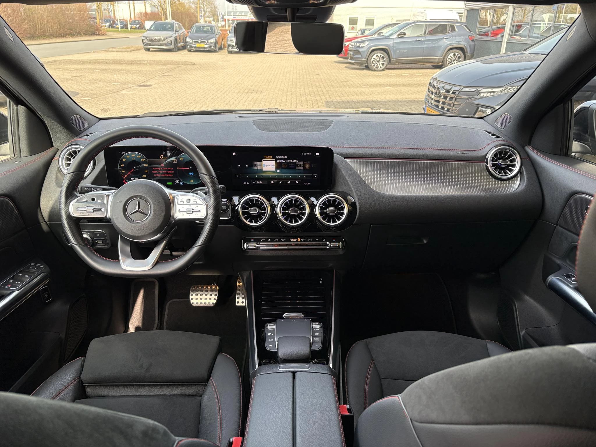 Hoofdafbeelding Mercedes-Benz EQA