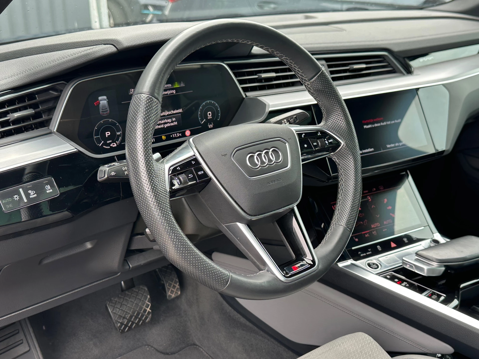 Hoofdafbeelding Audi e-tron